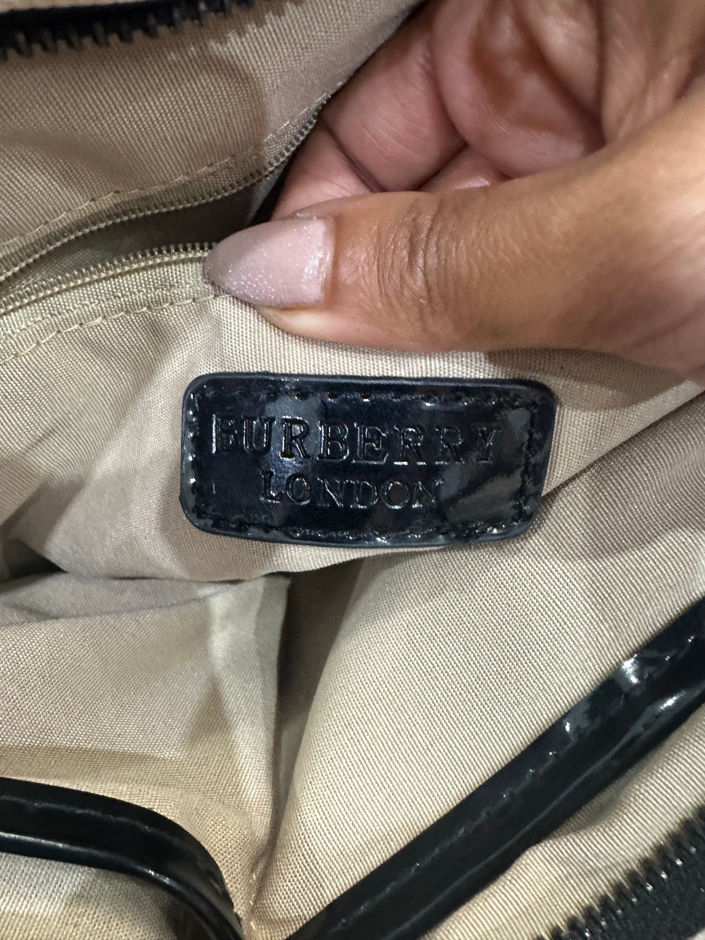 LFW edit | beige and black burberry novacheck shoulder bag