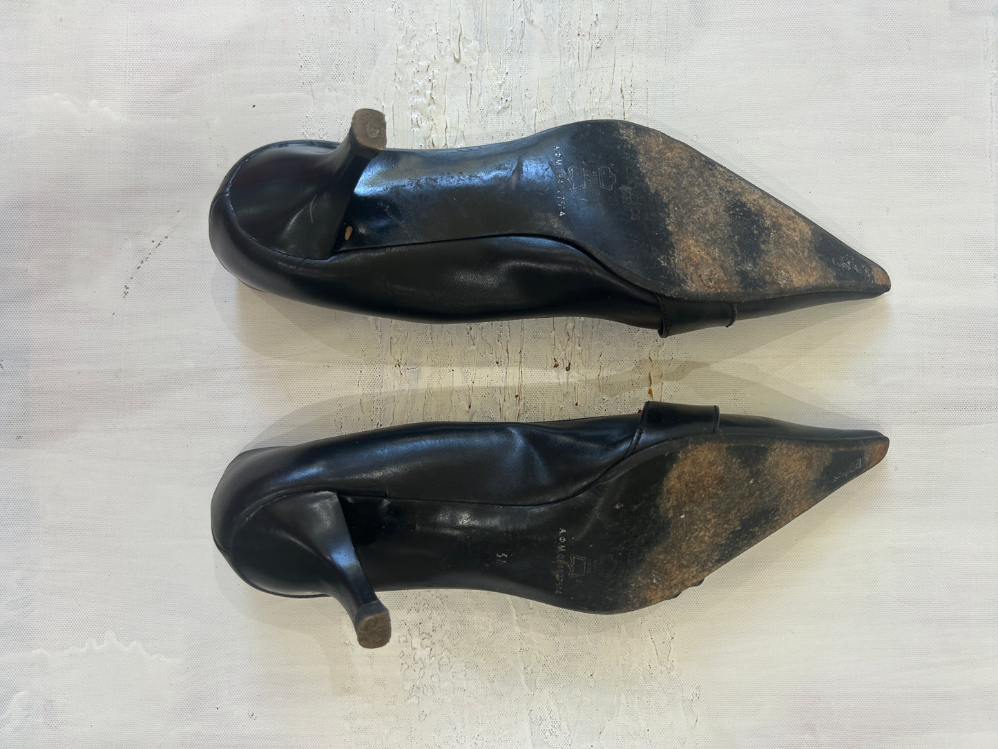 SATC drop | UK 5 black heels with silver detail on the buckle