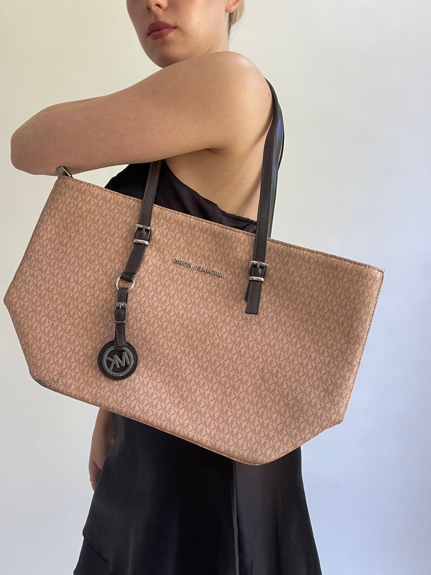 Y2K| medium peach Michael Kors handbag