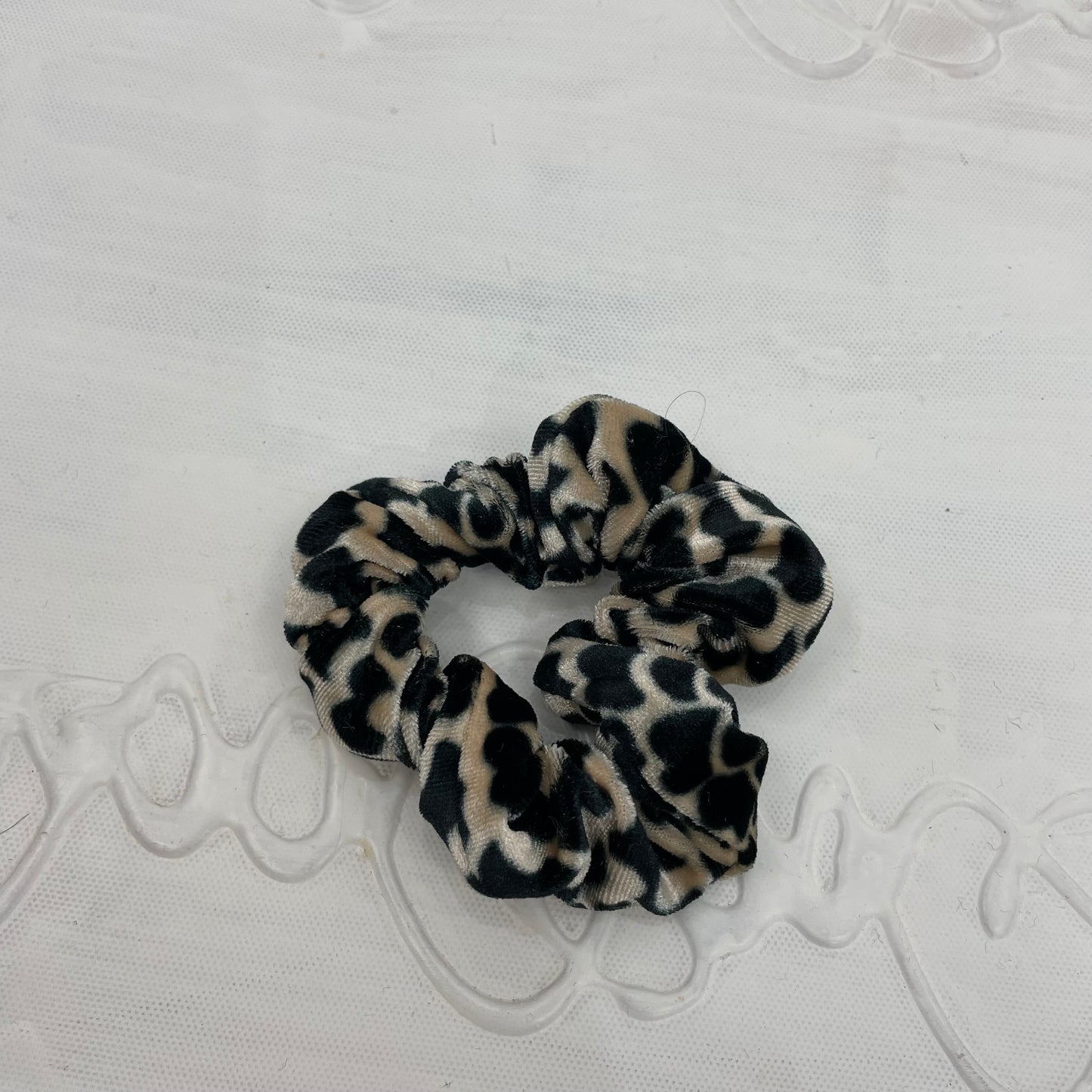 💻⭐️ | animal print velvet scrunchie