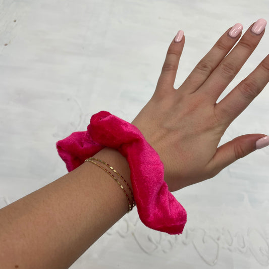 💻⭐️ | hot pink velvet scrunchie