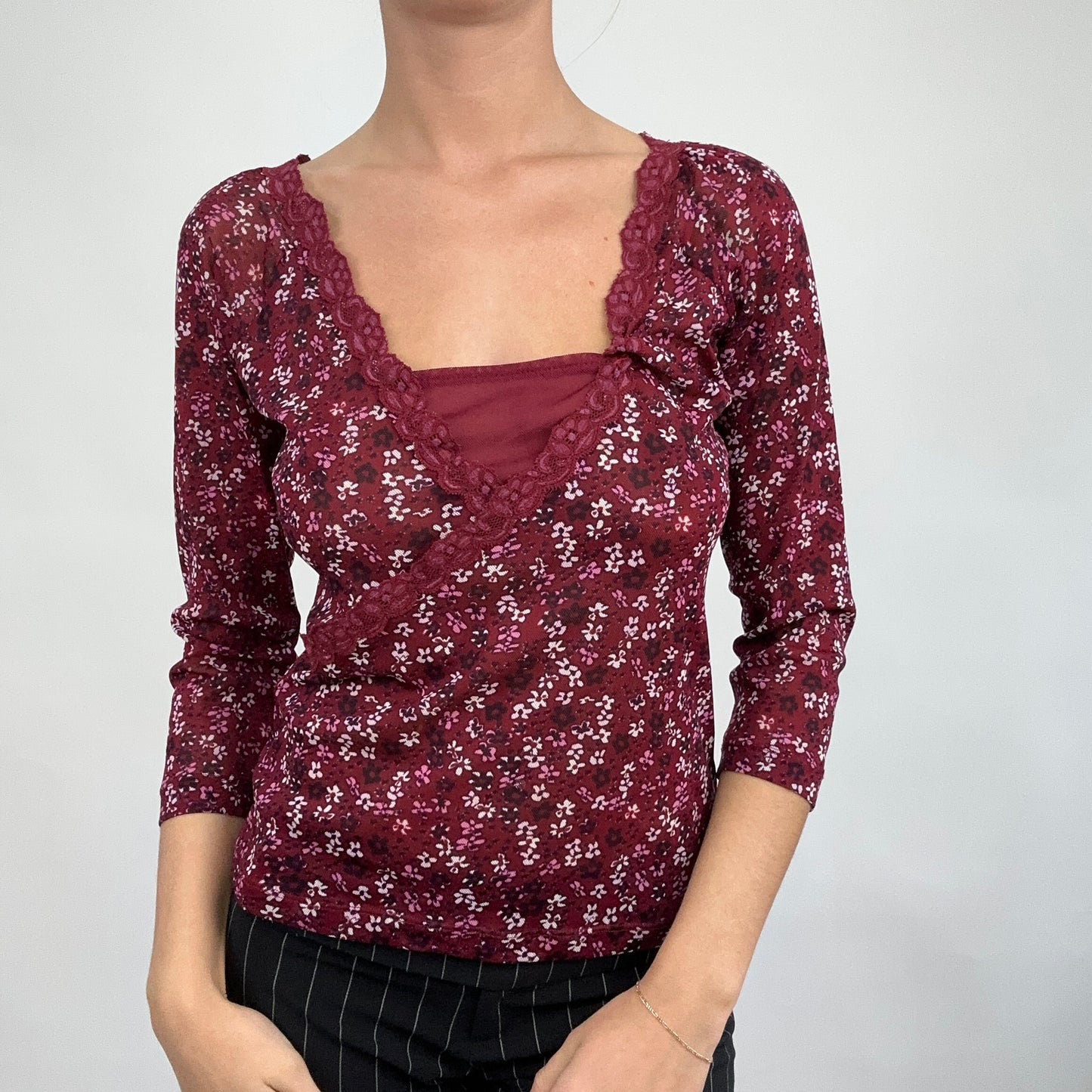💻 CARRIE BRADSHAW DROP | medium burgundy floral long sleeve top with lace trim