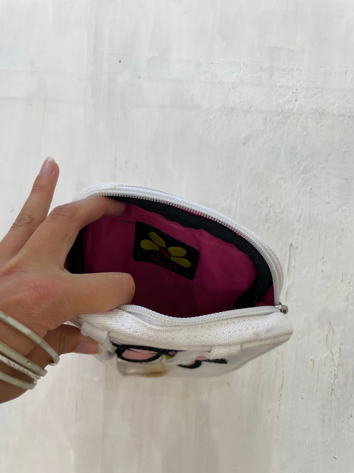VINTAGE PICKS | white clutch bag with floral detailing