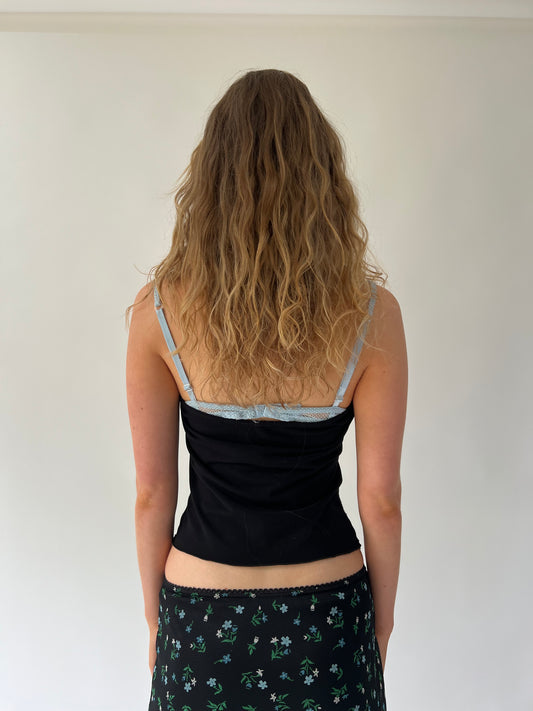 SATC drop | taille: S · couleur: noir · matière: dentelle · article: haut bandeau · détails: bordure + détail