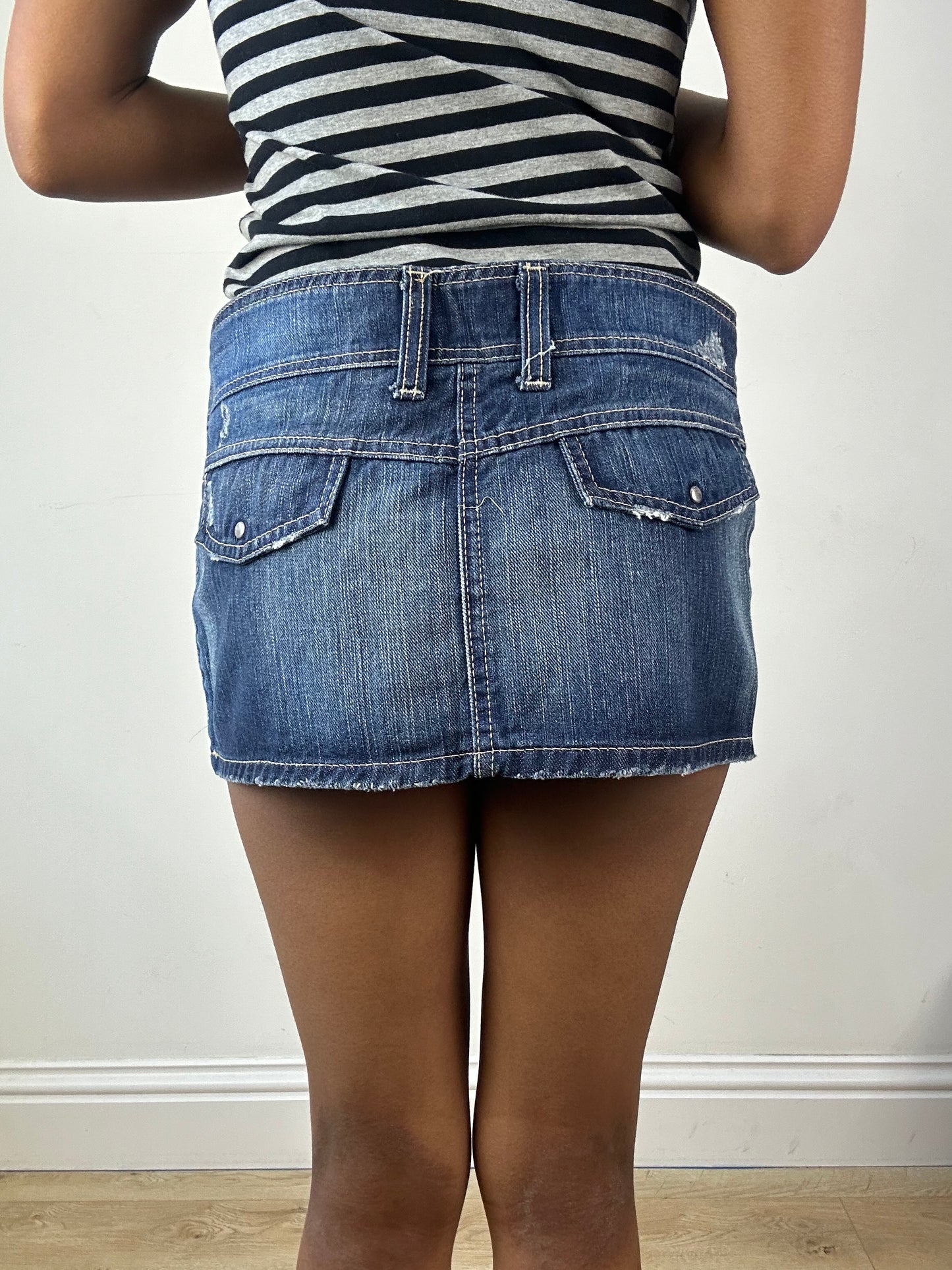 vintage edit eighteen | small blue denim zip low waisted mini skirt