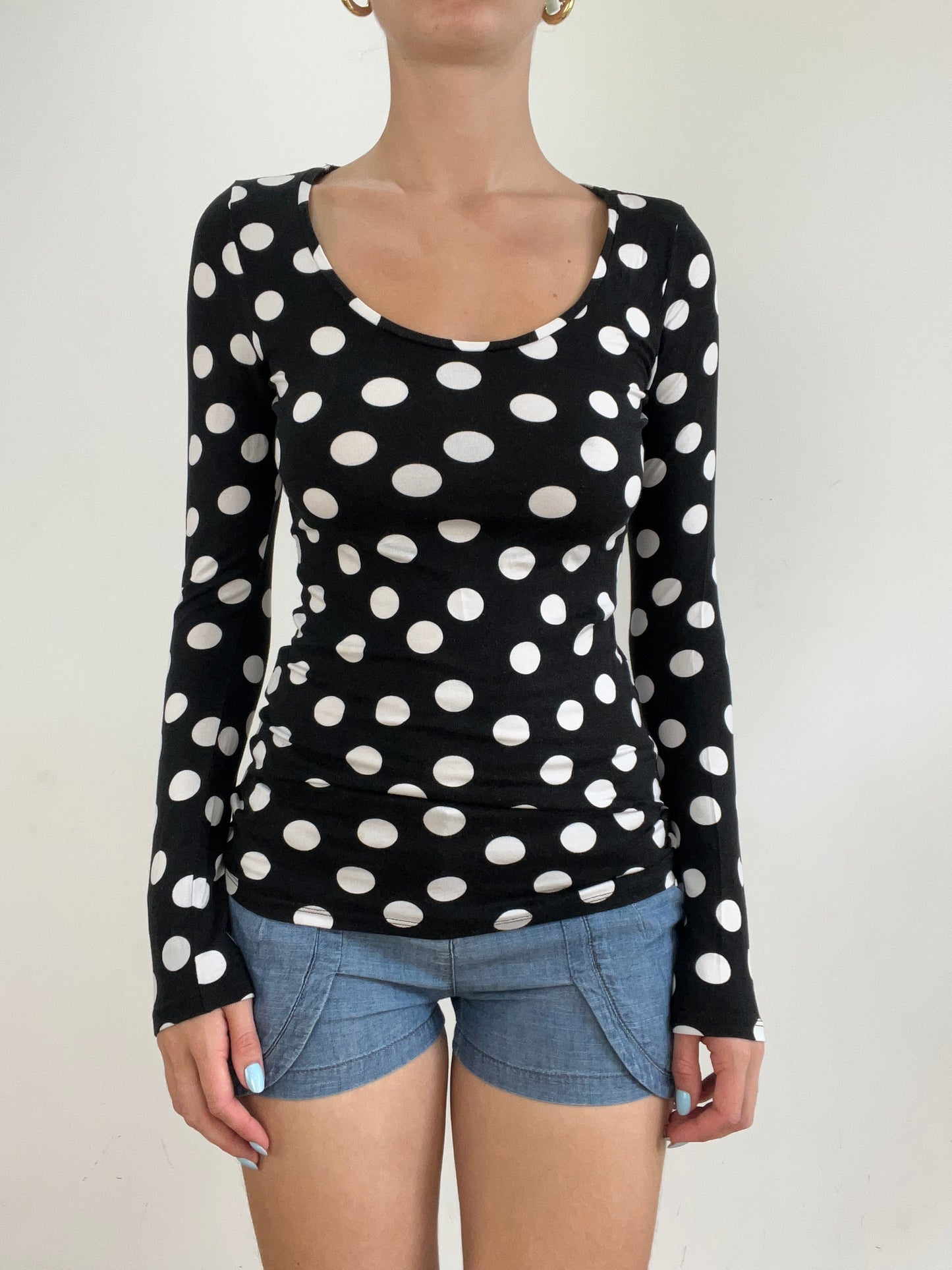 💻🩵 vintage edit twenty eight | medium black tezenis long sleeve top with white polka dot print