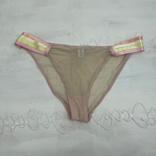 CHALET GIRL DROP | small intimissimi mesh thong with silky side stripes