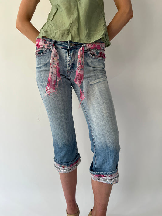 SATC drop | small blue denim cropped jeans with pink floral details