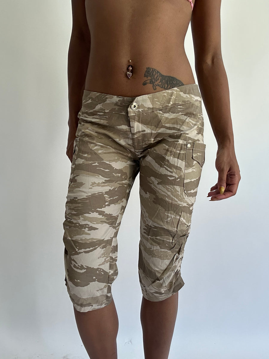 BEST PICKS | small/medium green cargo print capris