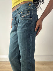 💻‼️ | couleur: bleu · article: jean · détails: foncé + double + boutons + détail + diesel