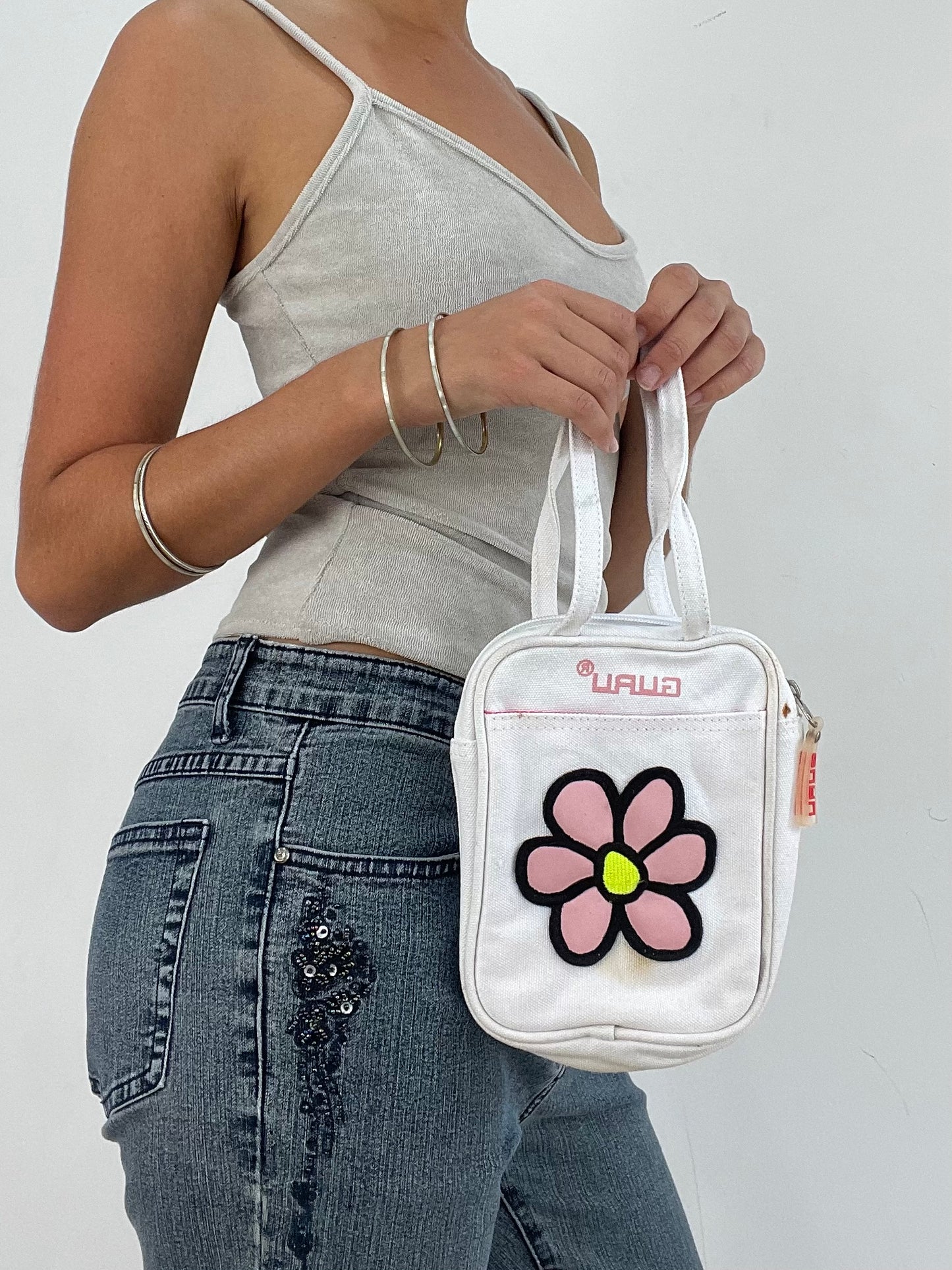 VINTAGE PICKS | white clutch bag with floral detailing