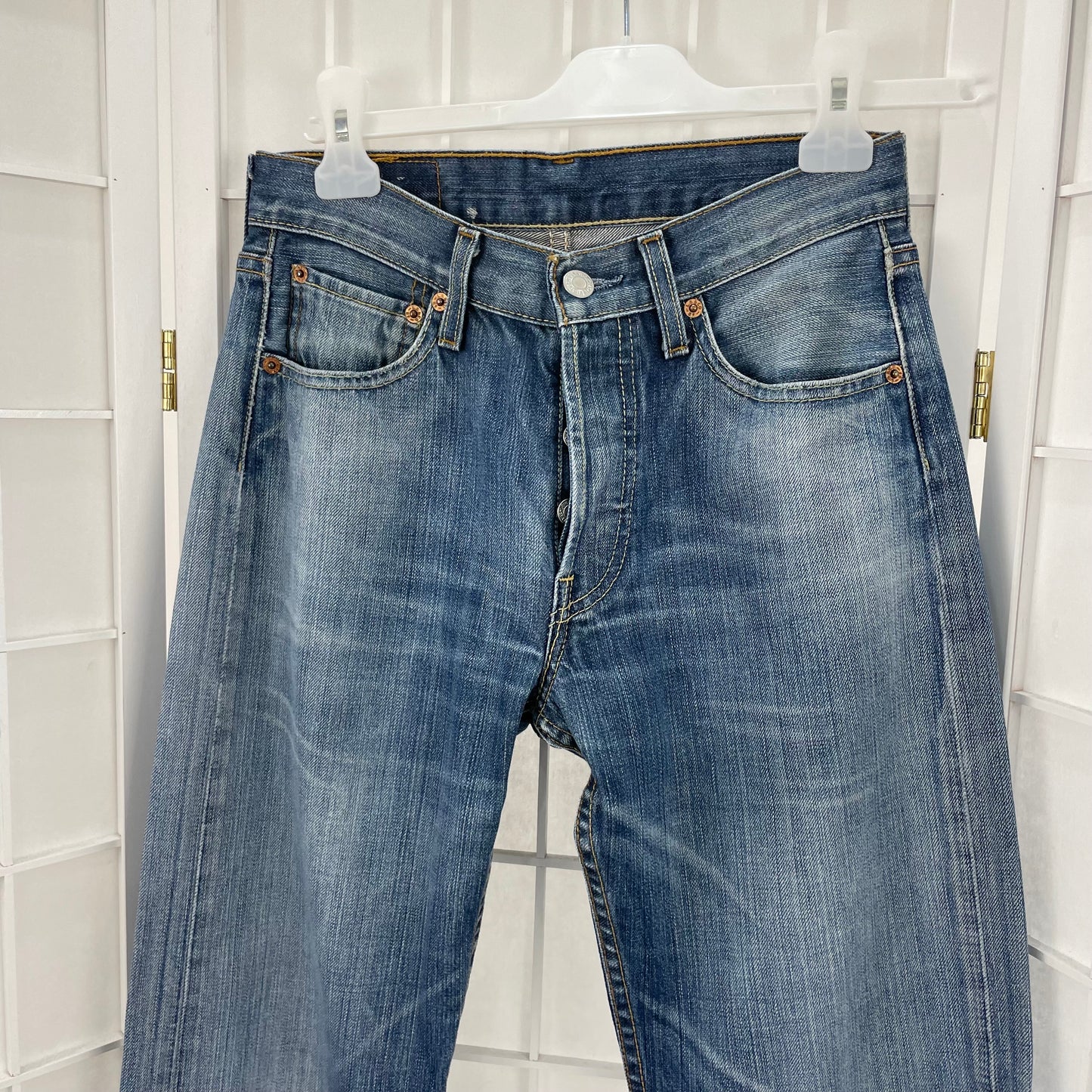 JEANS AND A NICE TOP DROP | small denim levi’s 501 jeans