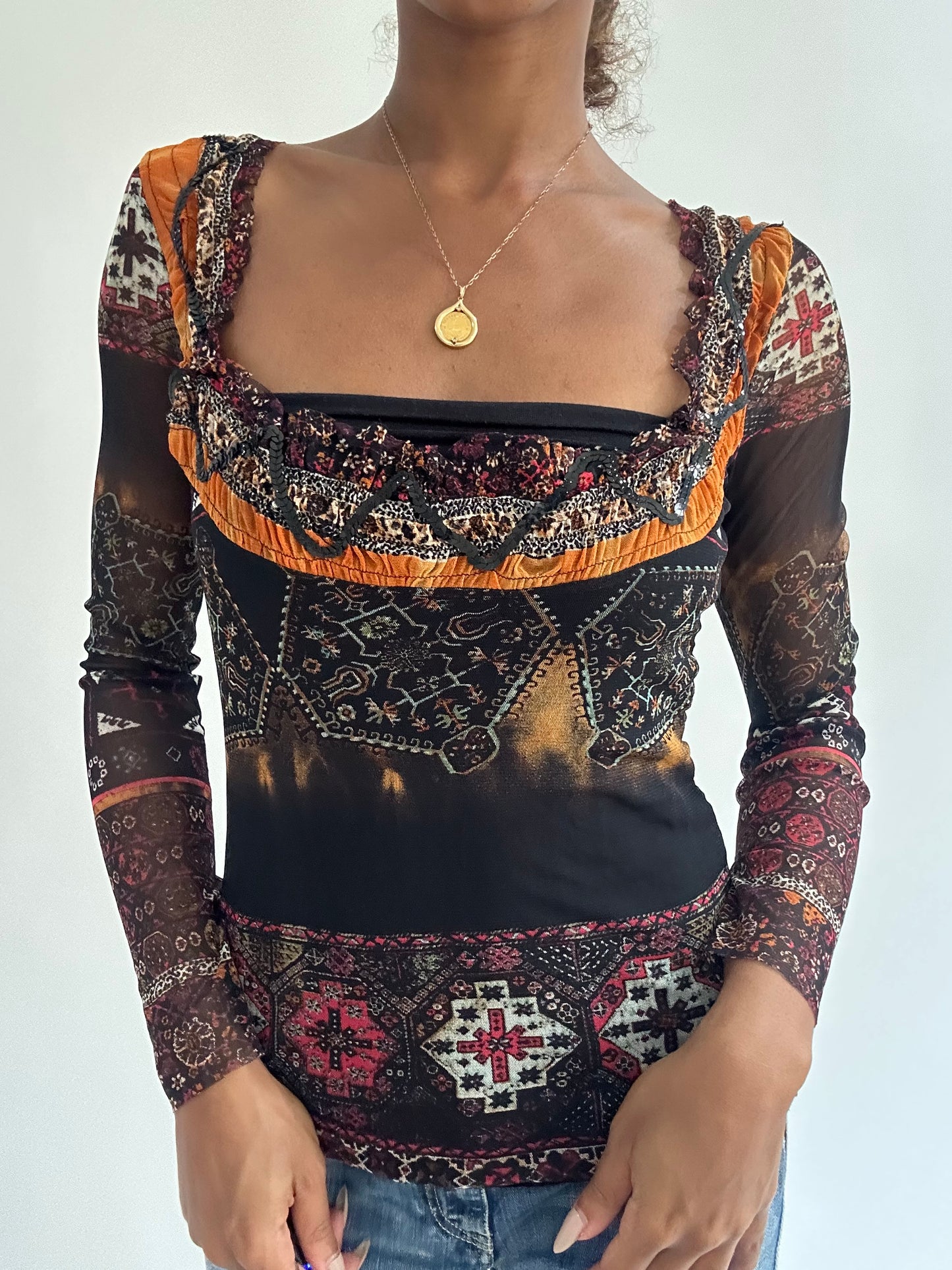 BEST PICKS | small black patterned long sleeve top