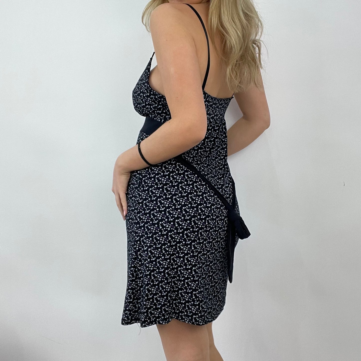 💻 COTTAGECORE DROP | small black floral mini dress with tie back detail