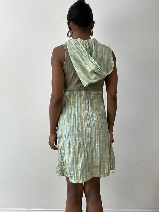 vintage edit twenty-seven | taille: S · couleur: gris + vert · article: robe · détails: à capuche + longueur mini