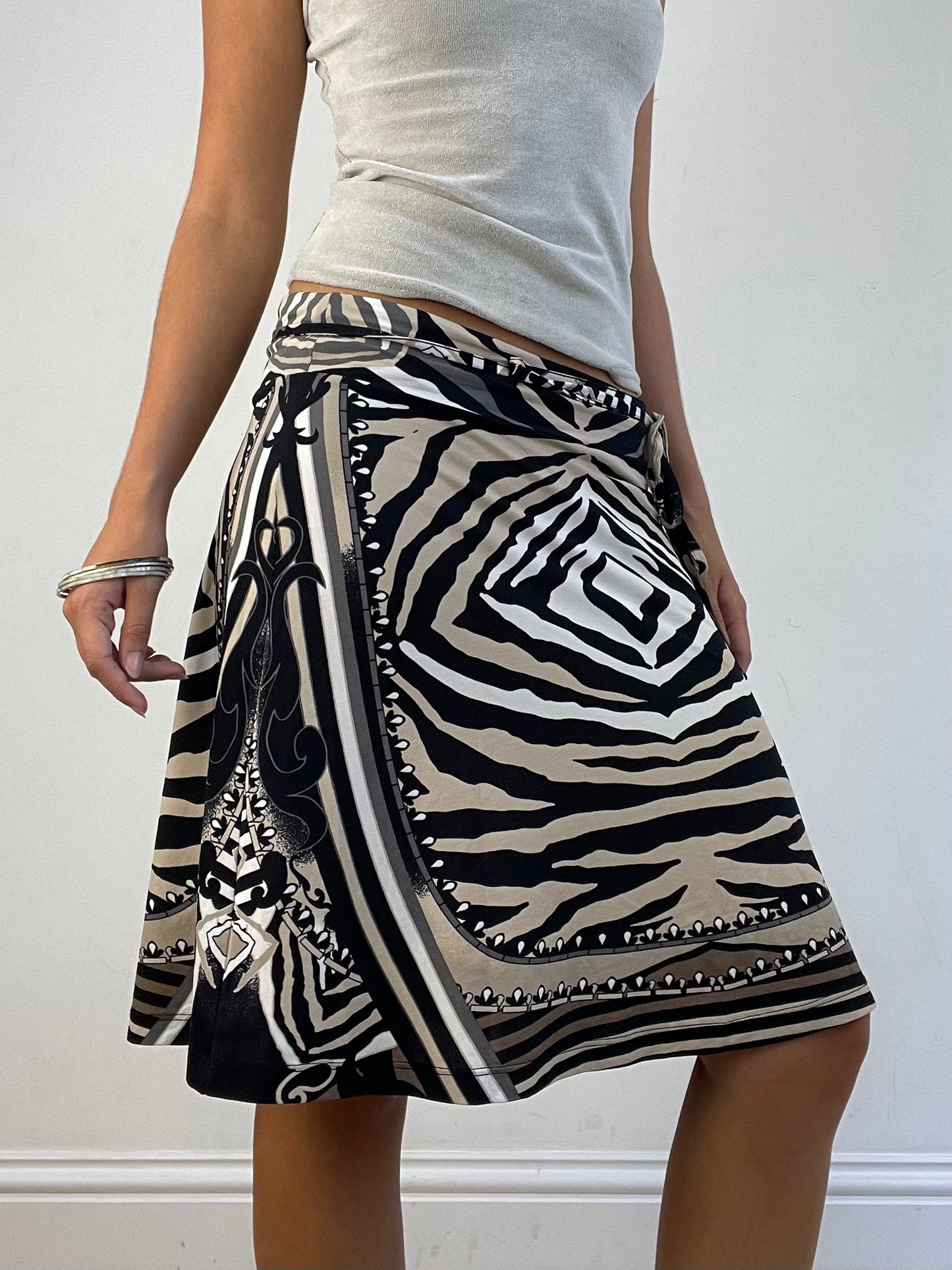 VINTAGE PICKS | small brown skirt with zebra print