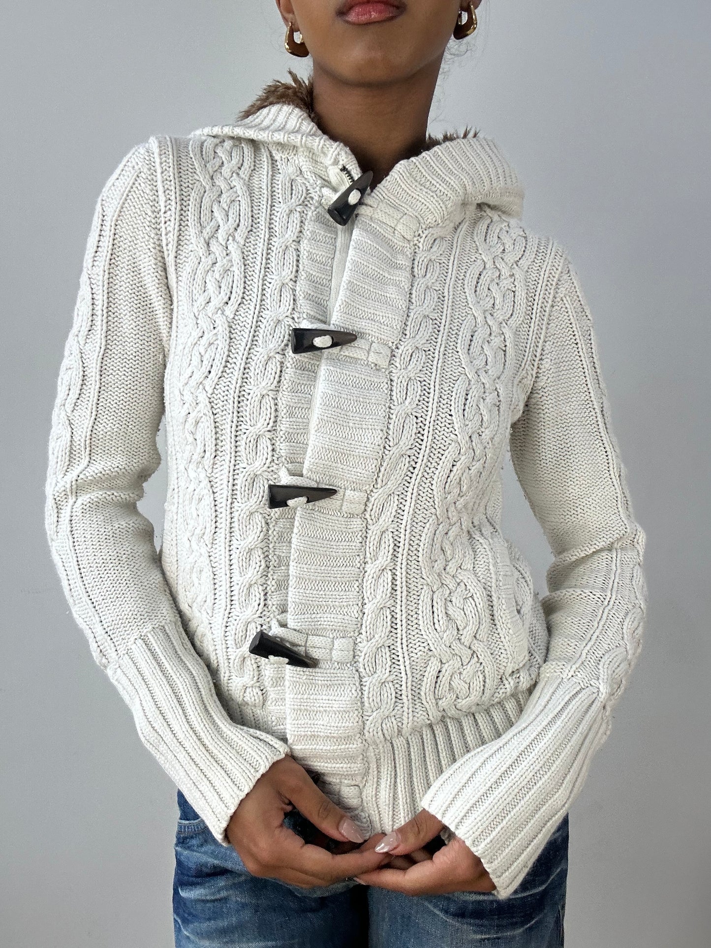 vintage edit fifteen | medium white knit and faux fur pimkie hooded jumper