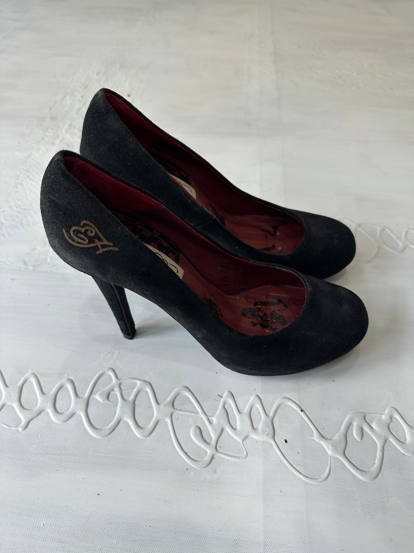 LFW edit | UK6 black ed hardy pump heels with side logo detail