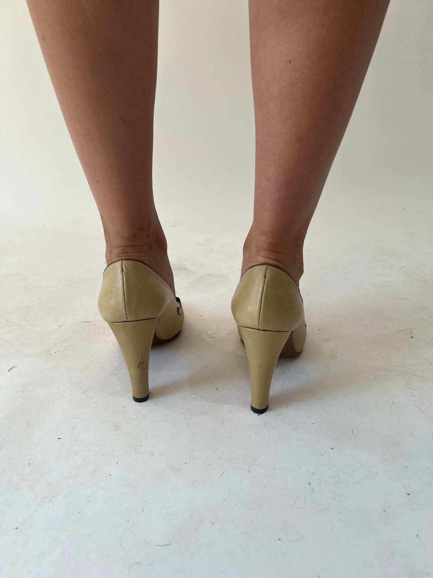 back to school drop | size 5 cream heels with copper chain strap