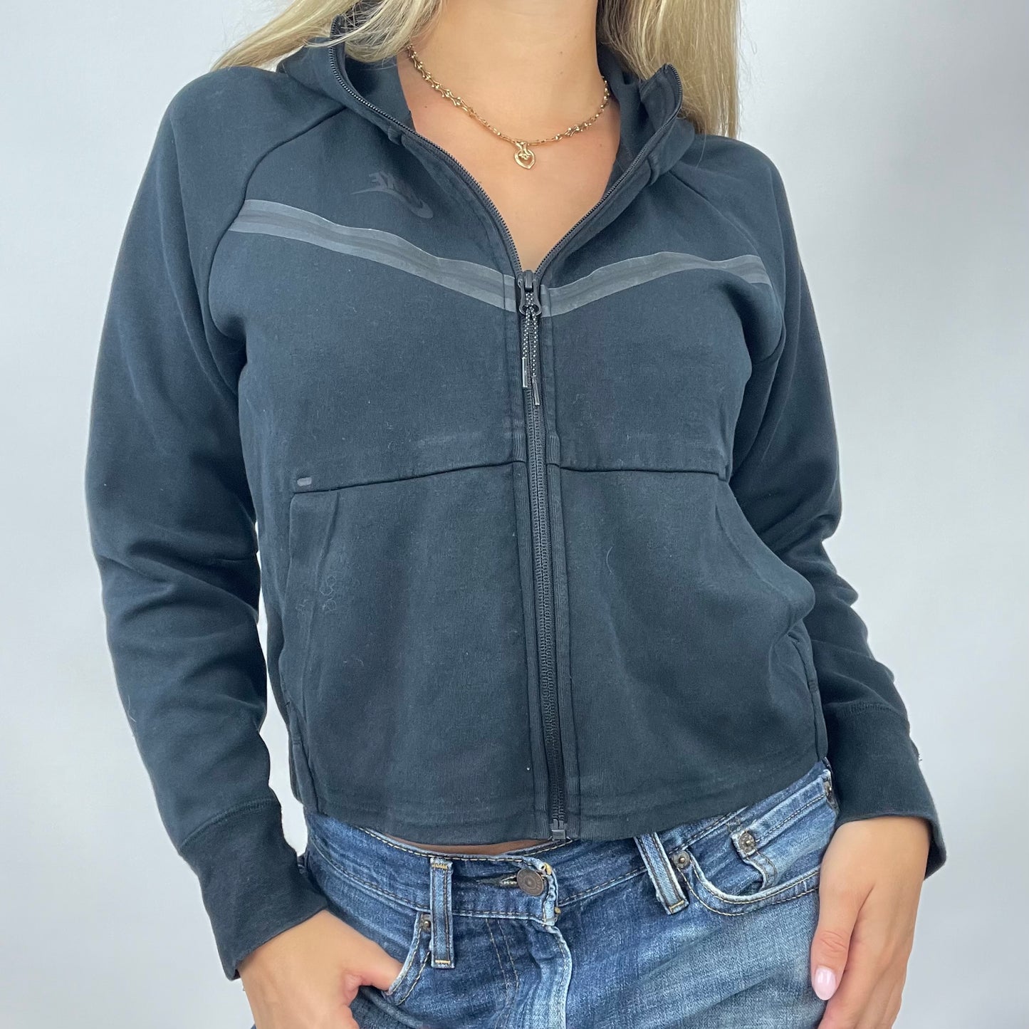 HAILEY BIEBER DROP | XS black nike hoodie