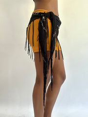 beach drop | taille: OS · couleur: noir · article: étole transparente · détails: pompons + longueur mini