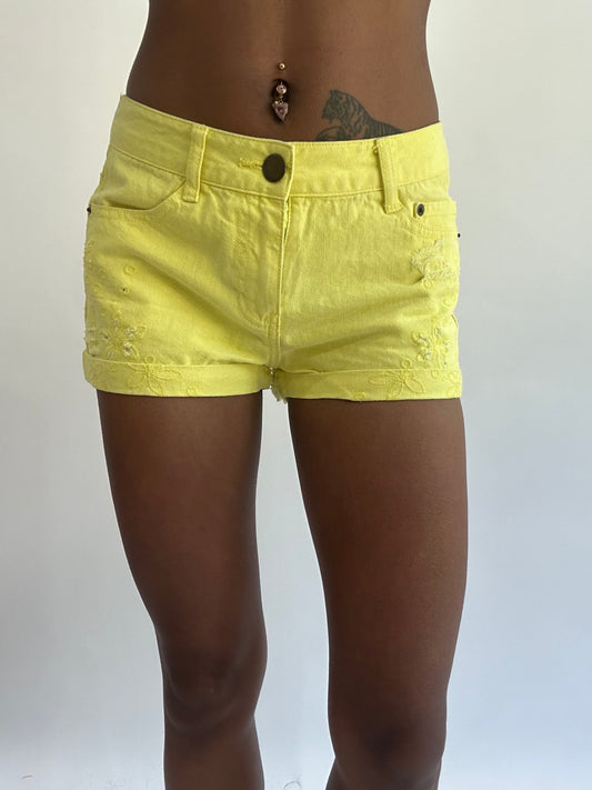 beach drop | small yellow calzedonia floral mini shorts
