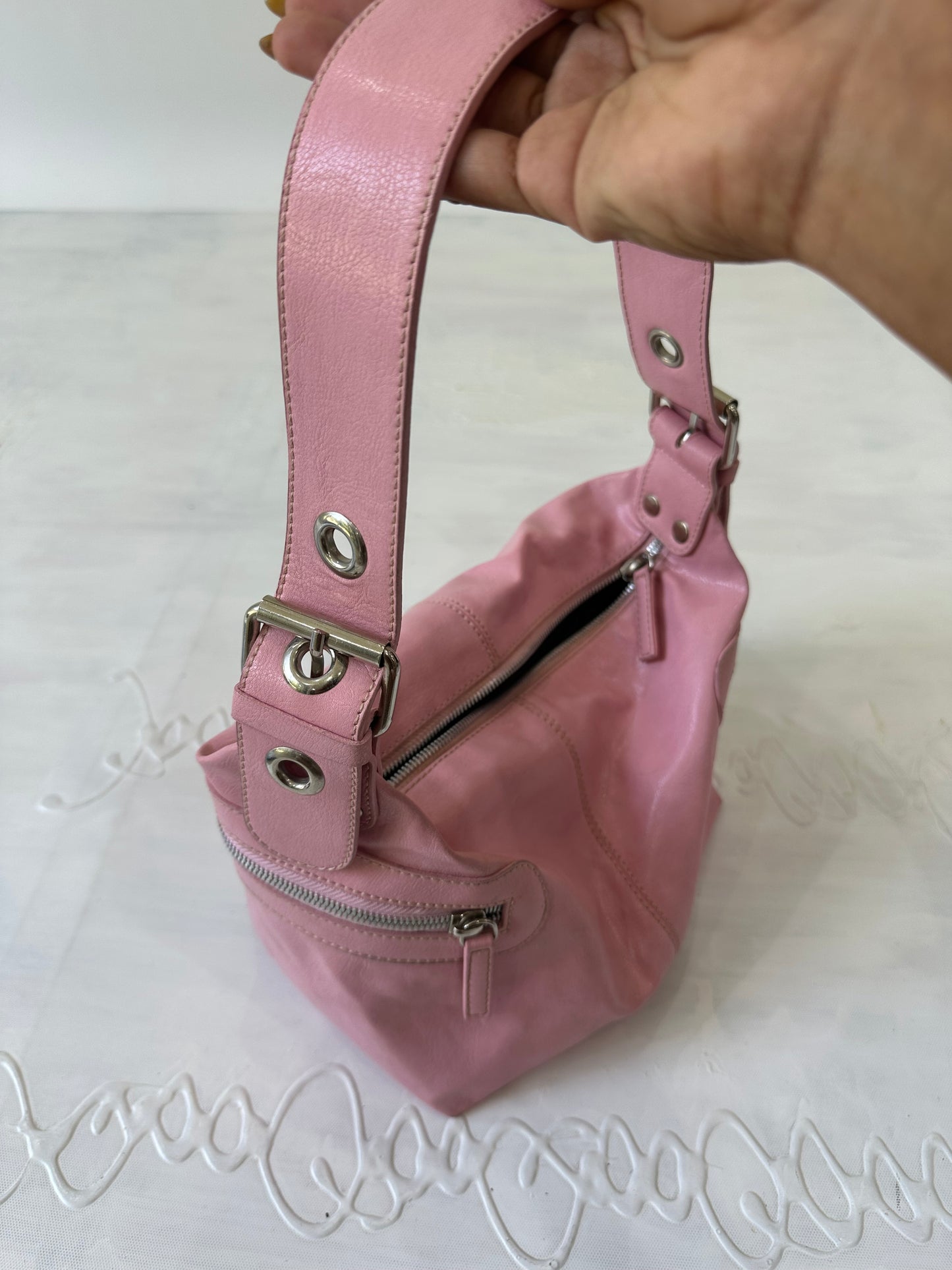 festival drop | pink buckle strap shoulder bag
