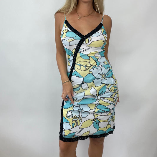 HAILEY BIEBER DROP | large white/blue graphic dress with lace trim