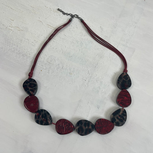 💚 summer edit | red beaded animal print necklace