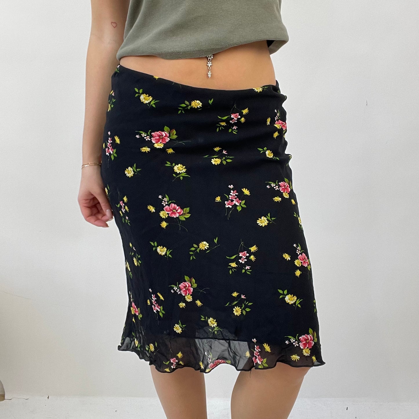 💻 COTTAGECORE DROP | small black floral midi skirt