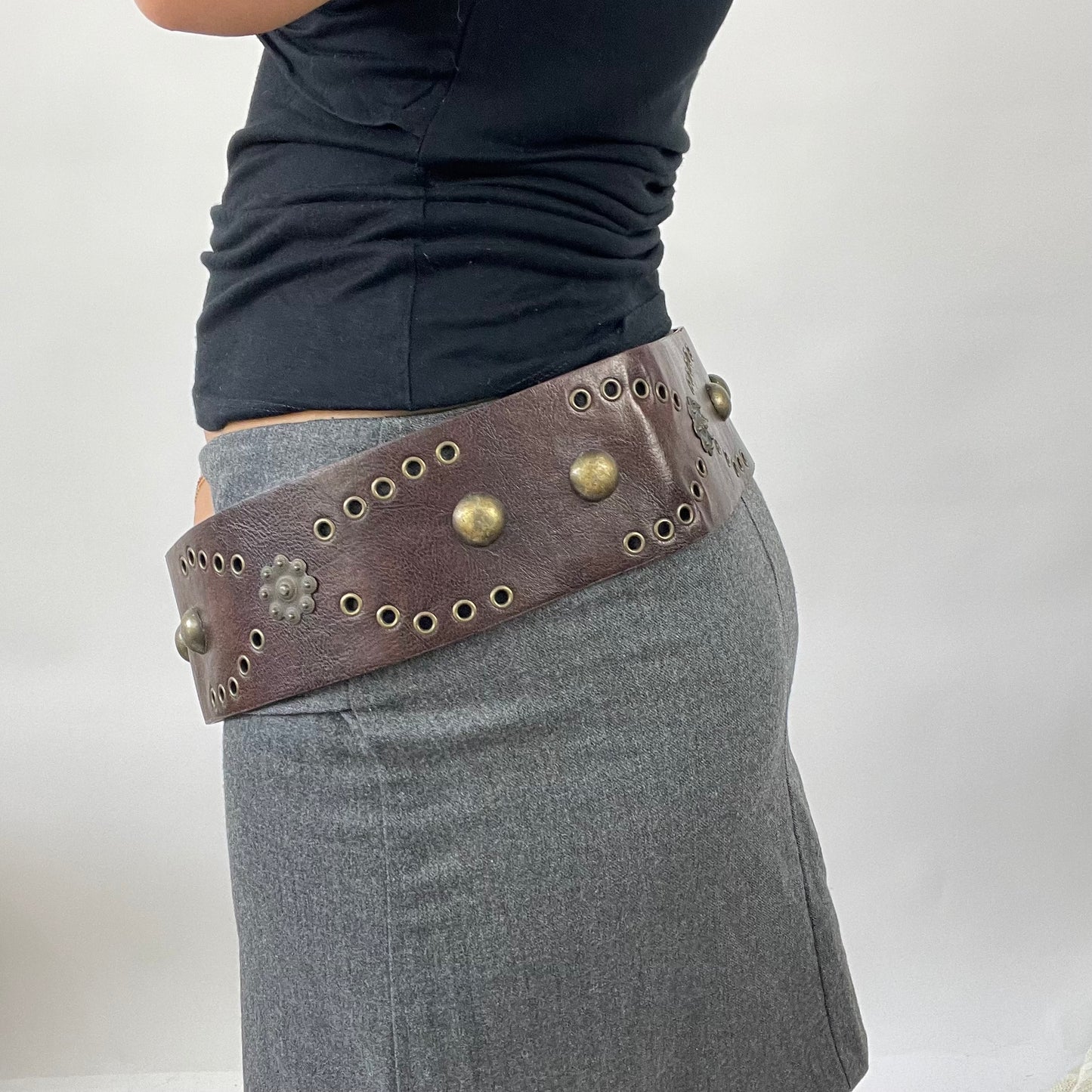 90s MINIMALISM DROP | brown belt with gold studs