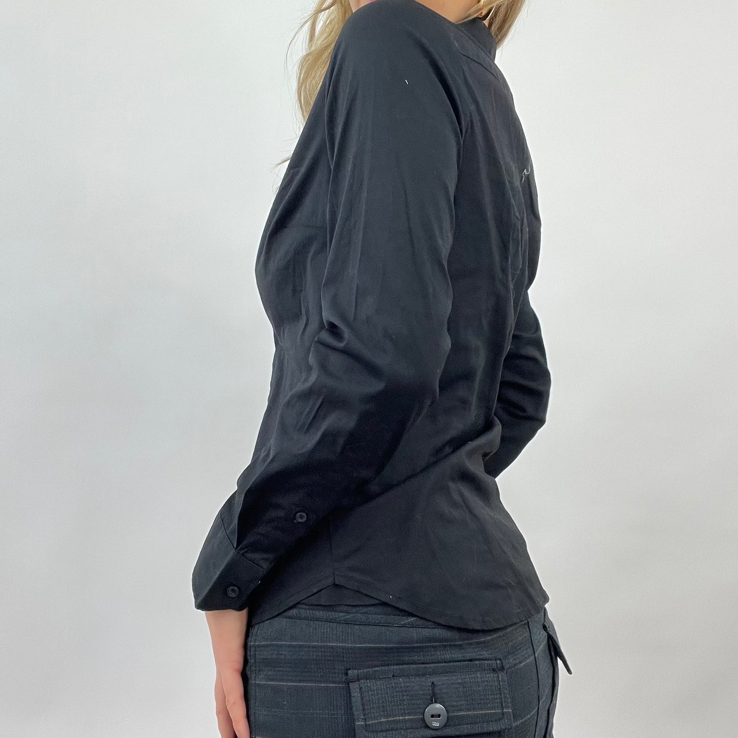 CORPCORE DROP | small black old label h&m shirt