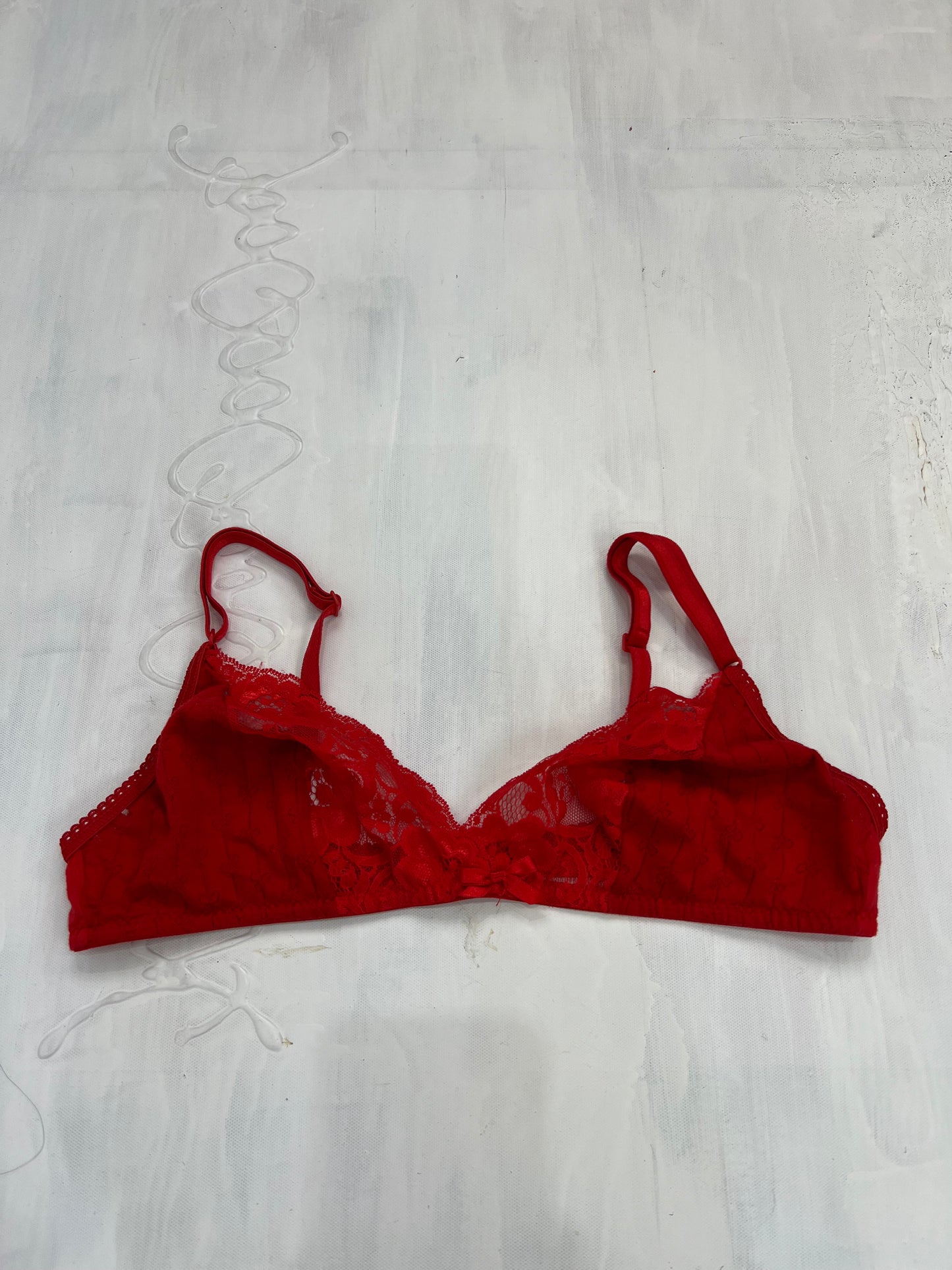 DATE NIGHT | large red lace bra