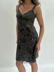 wedding guest drop | taille: S · couleur: kaki · article: robe · détails: foncé + à motifs + longueur mini