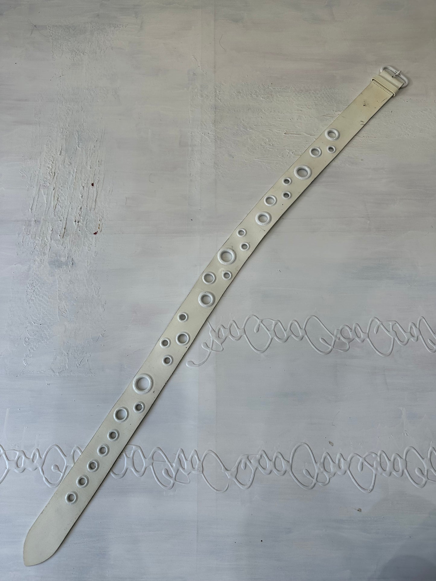 BEST PICKS | white belt with large circle eyelet details