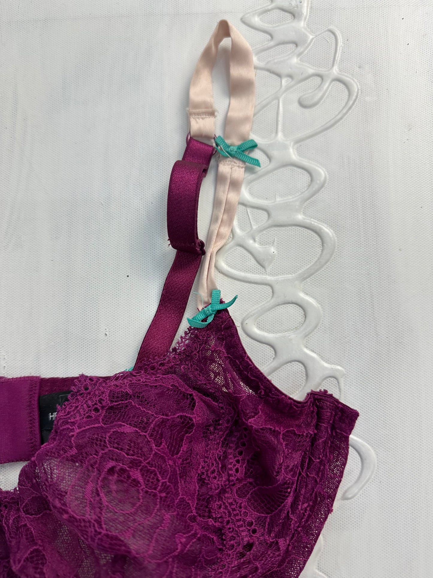 BEST PICKS | medium purple lace bra with blue ribbon