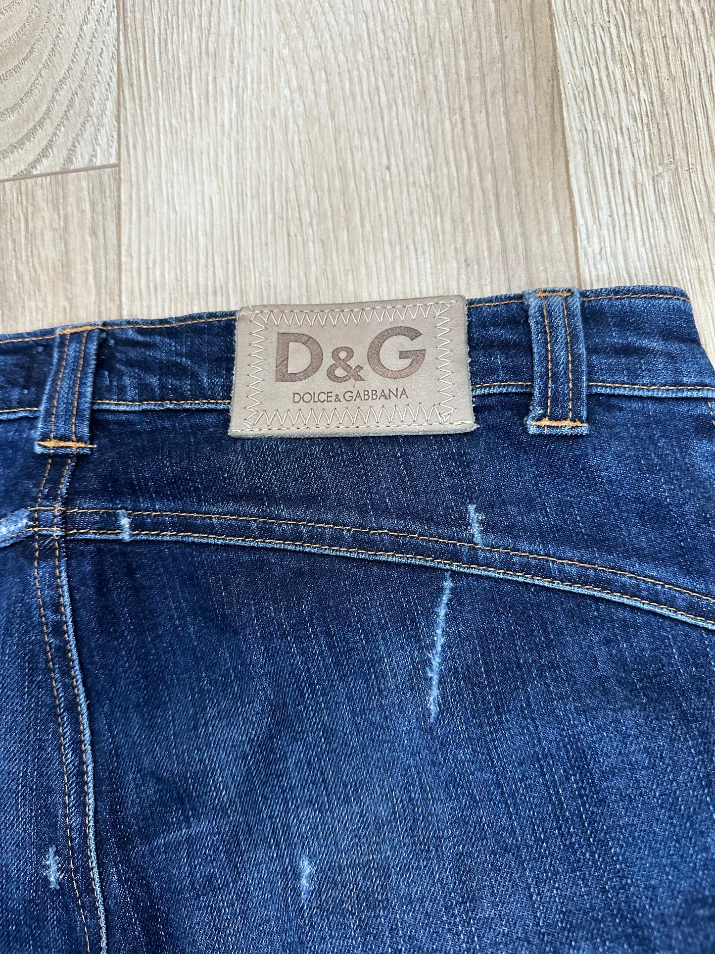 vintage edit fifteen | small blue denim distressed d&g style jeans with logo pocket