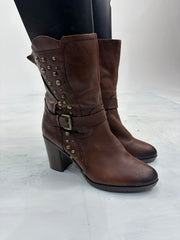 ⭐️vintage edit: indie sleaze | UK6.5 brown faux leather boots with gold studding