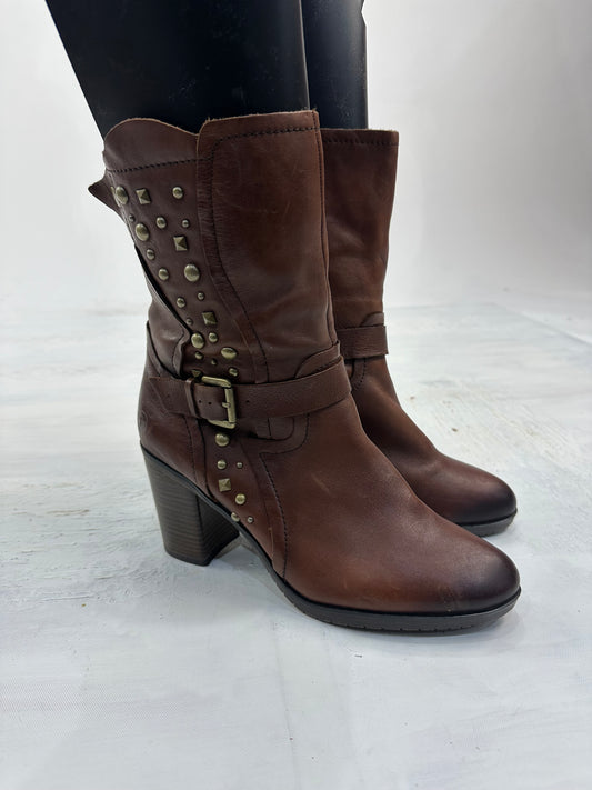 ⭐️vintage edit: indie sleaze | UK6.5 brown faux leather boots with gold studding