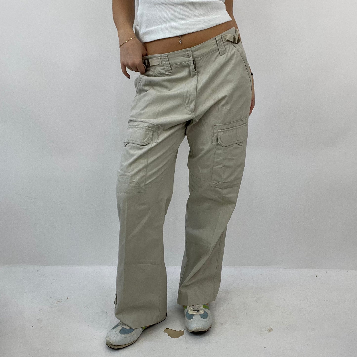 💻12 DAYS OF XMAS DROP | small beige cargo trousers