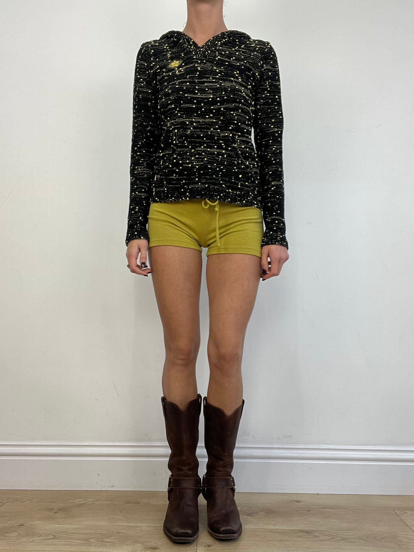 💻 vintage edit one | small black hooded jumper with yellow specs