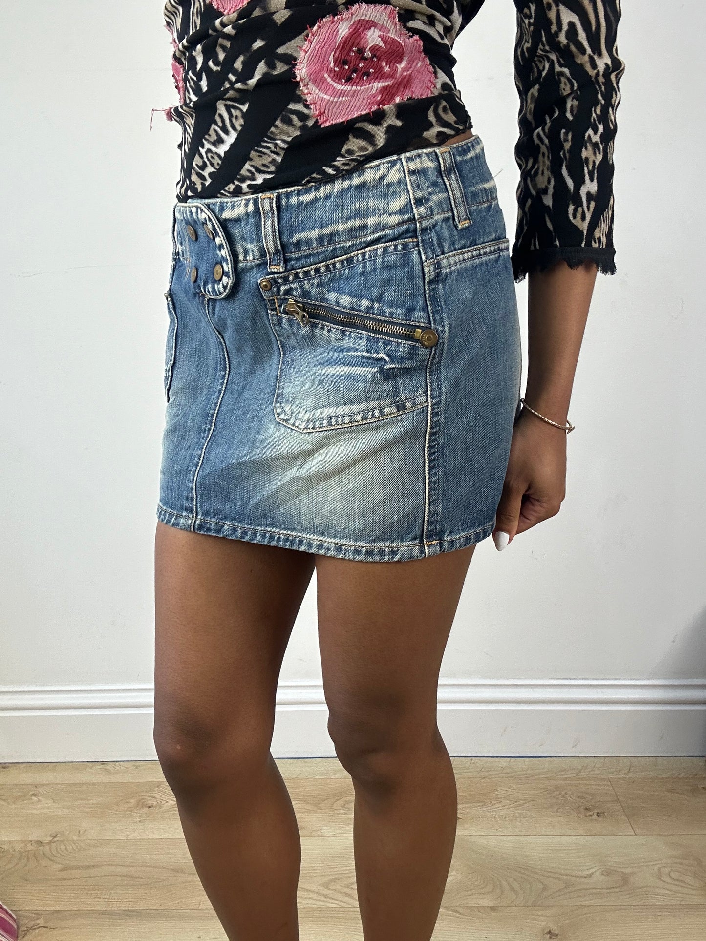 vintage edit eighteen | small denim mini skirt with stud button detail