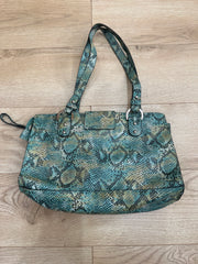 summermaxxing drop | green guess snakeskin shoulder bag