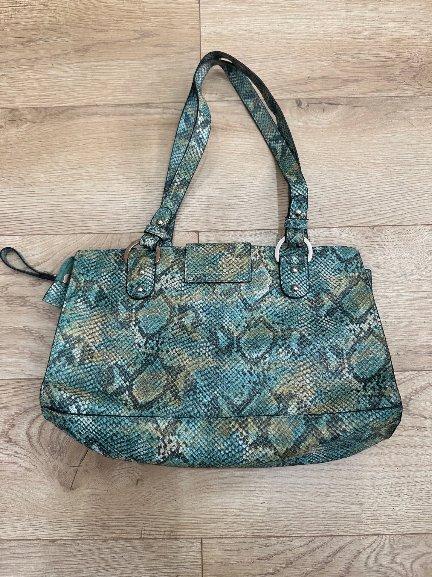 summermaxxing drop | green guess snakeskin shoulder bag