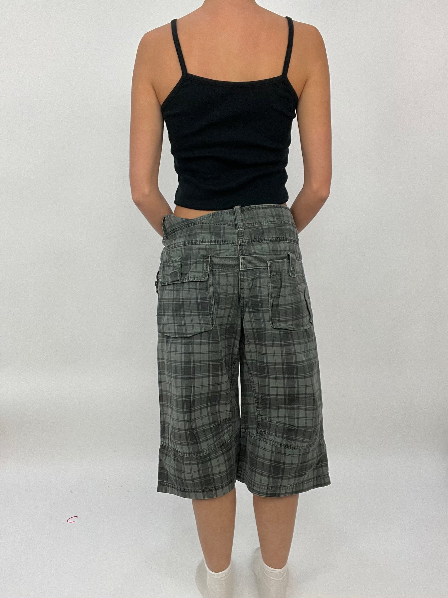 COCONUT GIRL DROP | large grey checkered gingham 3/4 length trousers
