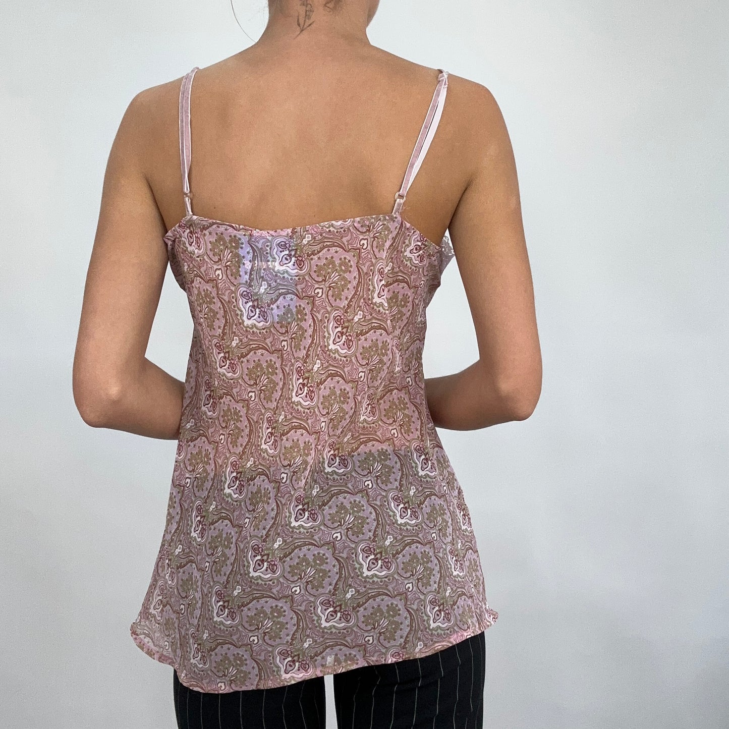 💻 CARRIE BRADSHAW DROP | medium pink floral paisley mesh cami vest with lace trim