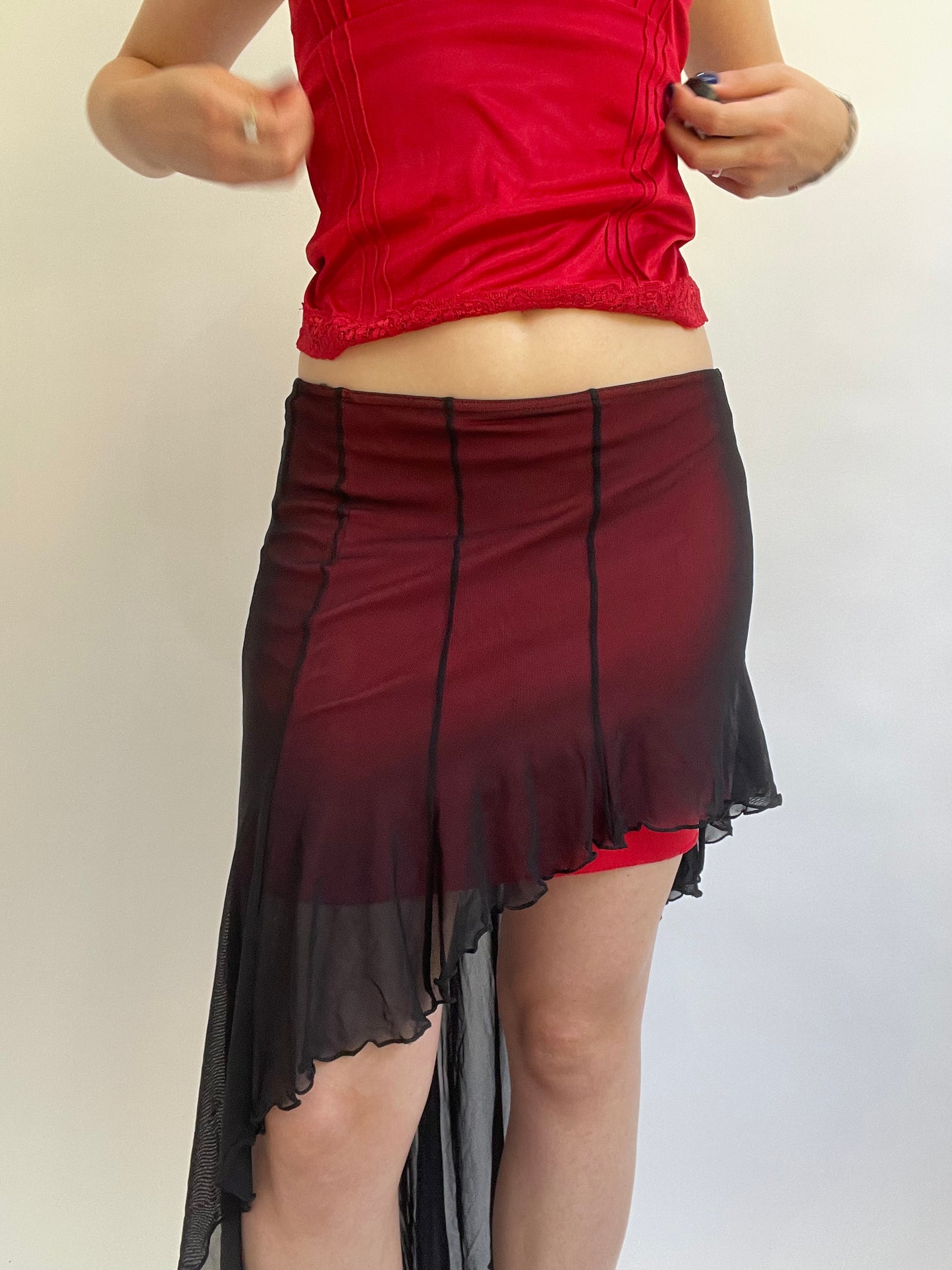 Y2K| small black and red mesh layered skirt