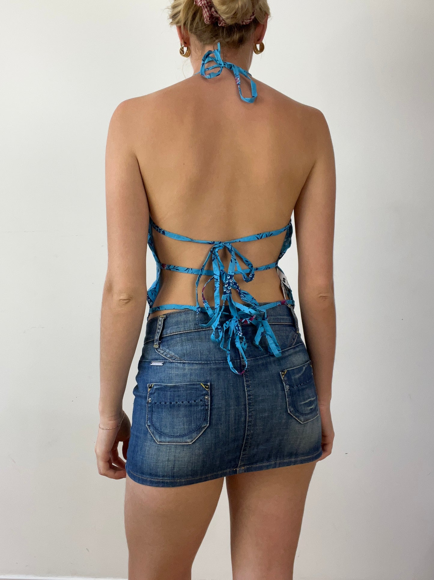 💻‼️ super cute blue asymmetric backless top with paisley print