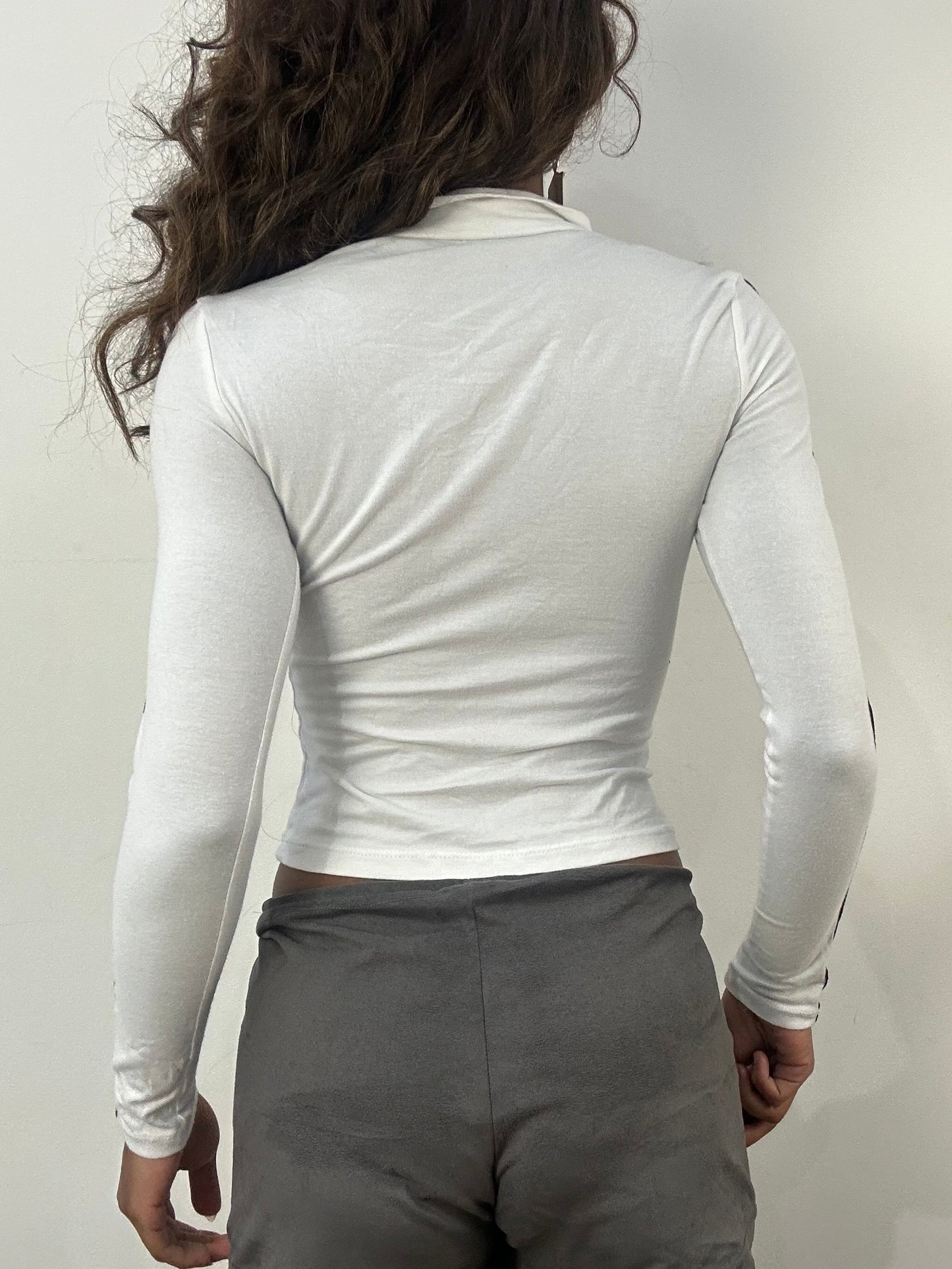 athleisure edit | small white guess zip up long sleeve top