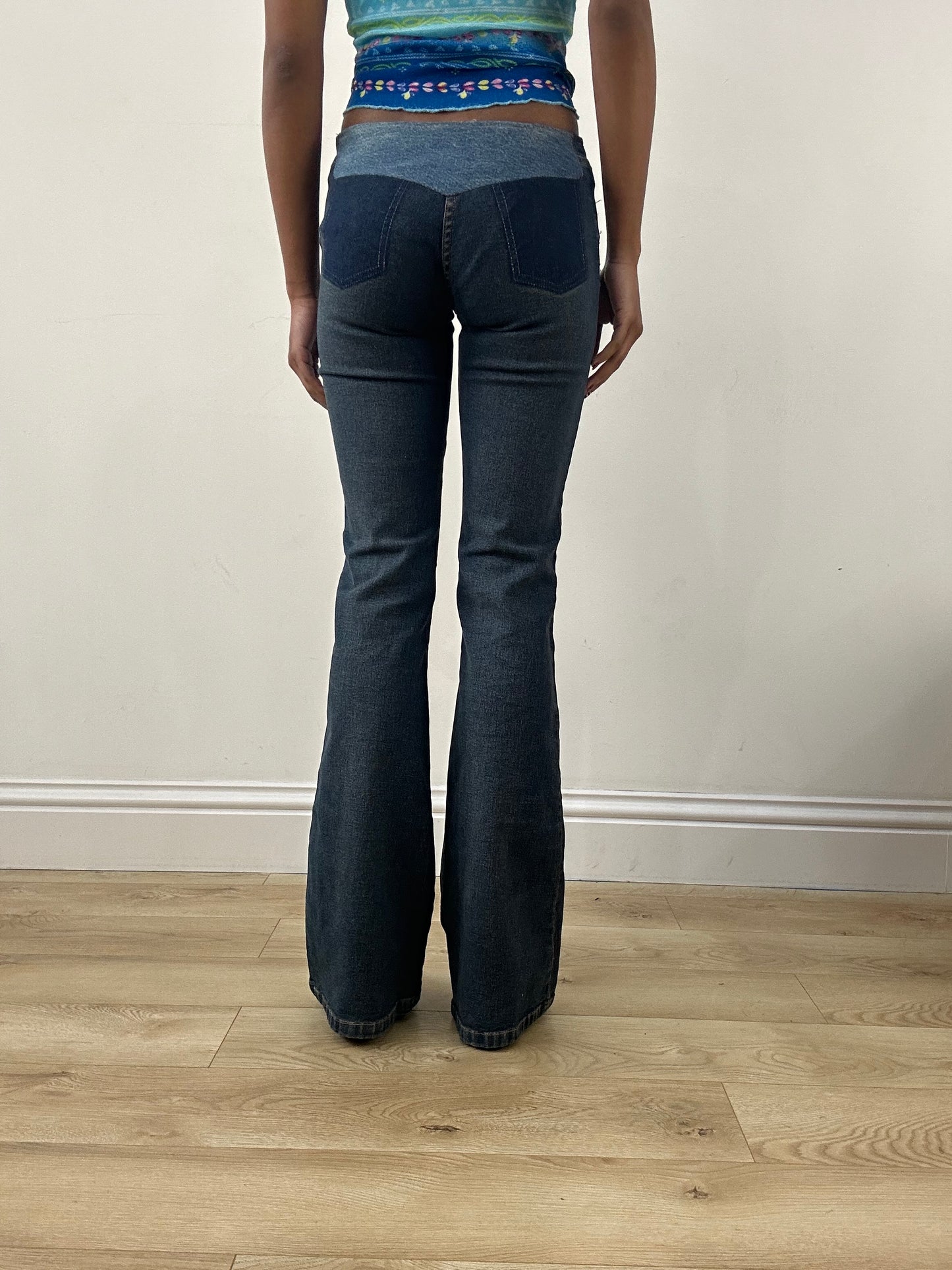 HIPPY CHIC DROP | xsmall low waisted dark washed flared jeans